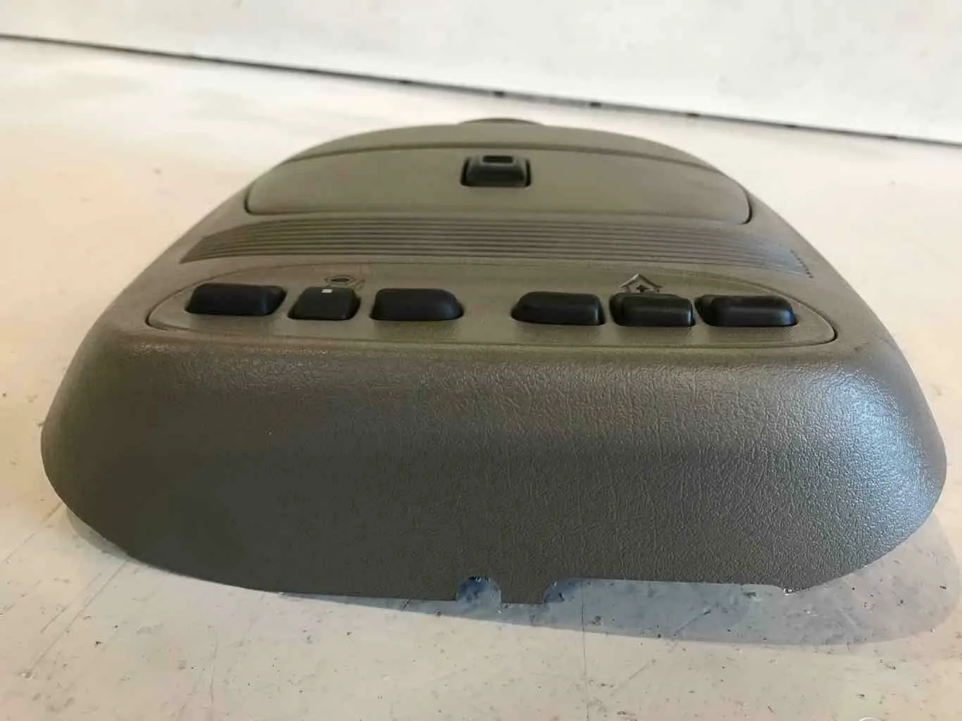 2002 - 2004 GMC ENVOY Overhead Console Roof Interior Switch Control Panel OEM