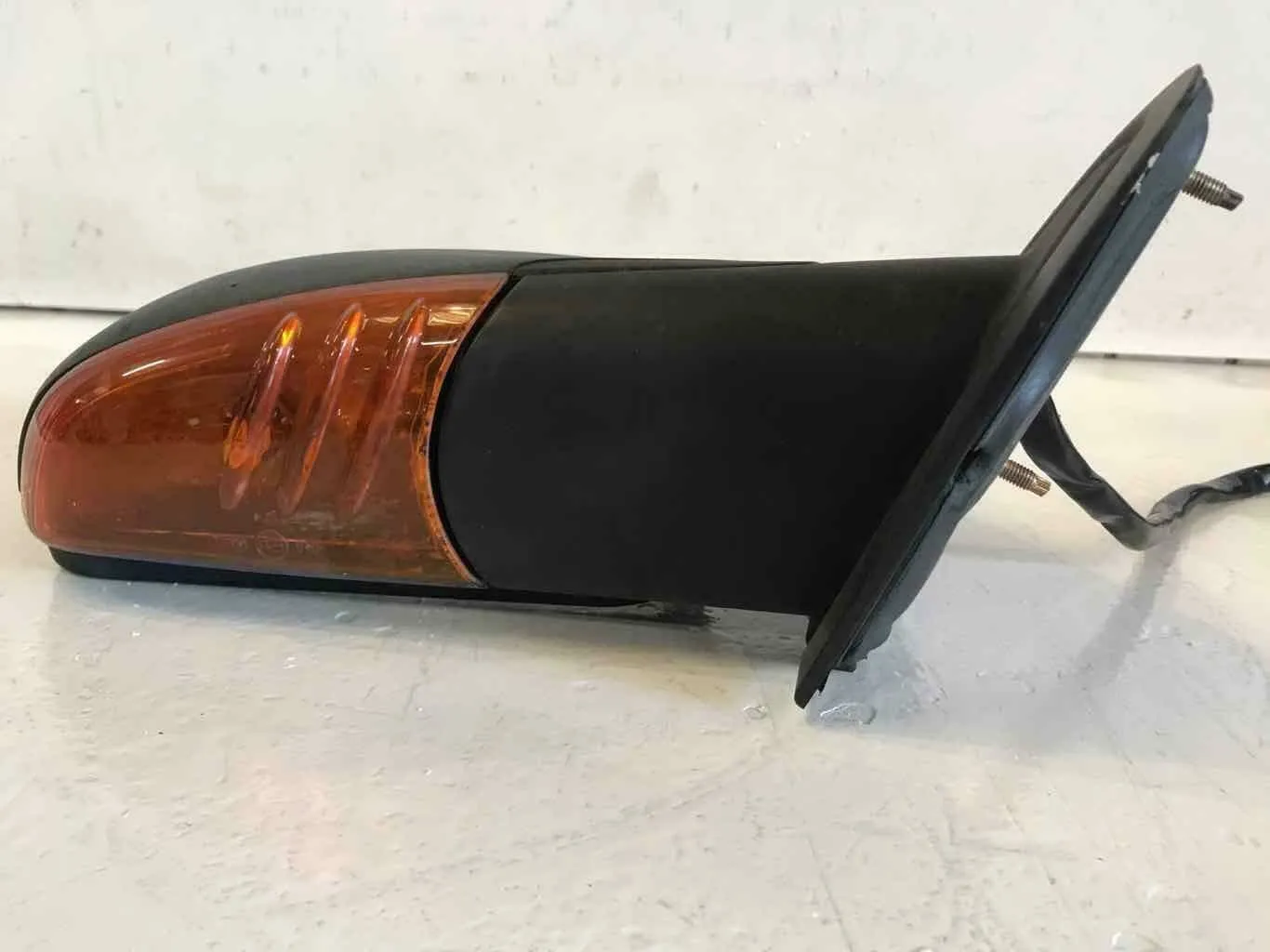 2002 - 2006 GMC ENVOY Front Door Exterior Mirror w/ Turn Signal Light  Right OEM