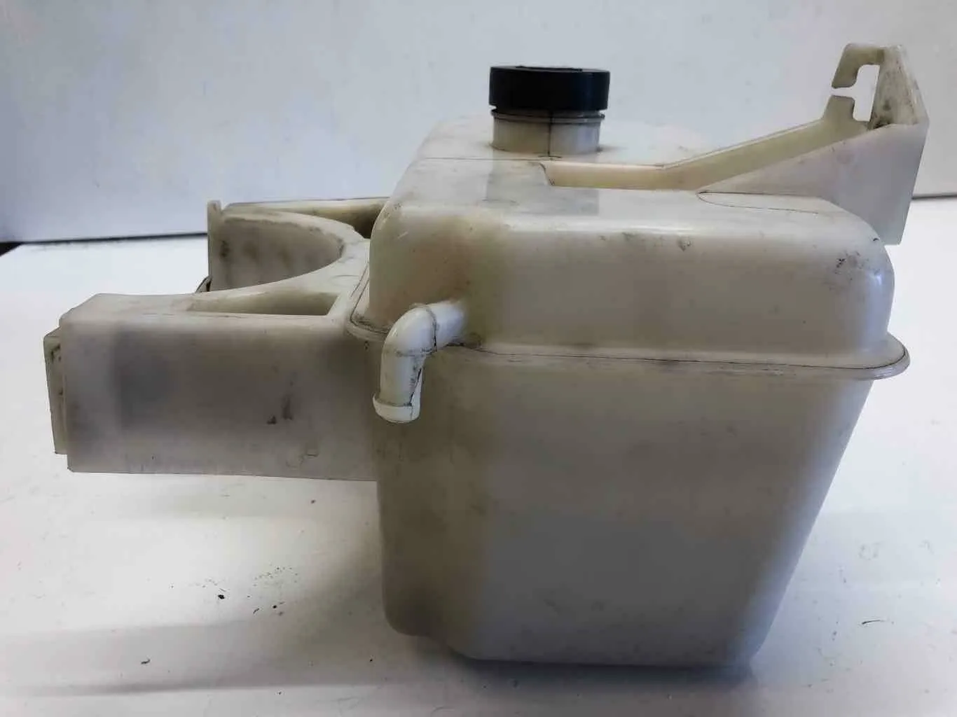 2002 - 2009 GMC ENVOY Engine Coolant Recovery Overflow Bottle Tank 15762761 OEM