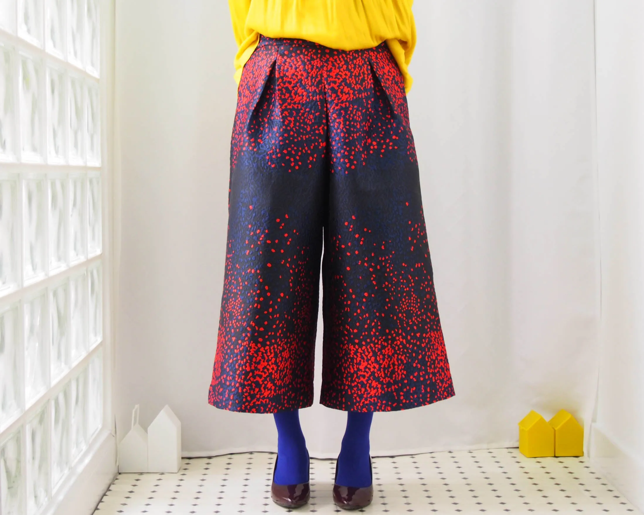 <RS18P06H> SCARLET DOTS WOVEN TEXTILE trousers