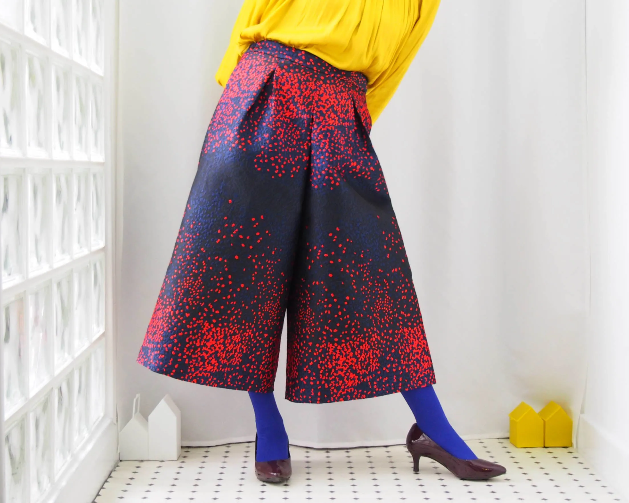 <RS18P06H> SCARLET DOTS WOVEN TEXTILE trousers